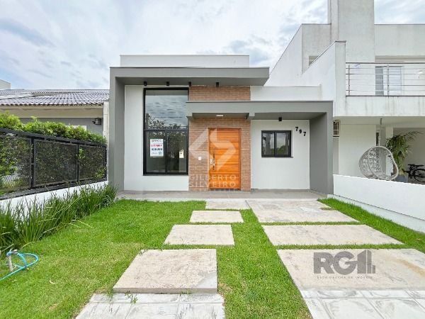 Casa em Porto Alegre, no bairro Hípica, com 3 dormitório(s), e 3 banheiros, à venda.