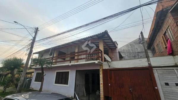 Casa em Porto Alegre, no bairro Hípica, à venda.