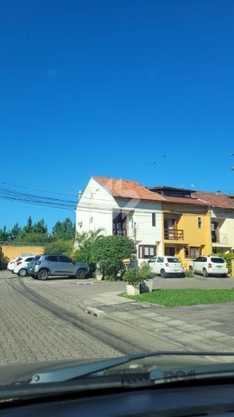 Casa Condominio em Porto Alegre, no bairro Hípica, com 2 dormitório(s), e 2 banheiros, à venda.