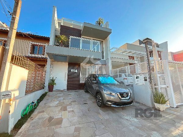 Casa em Porto Alegre, no bairro Hípica, com 3 dormitório(s), e 3 banheiros, à venda.