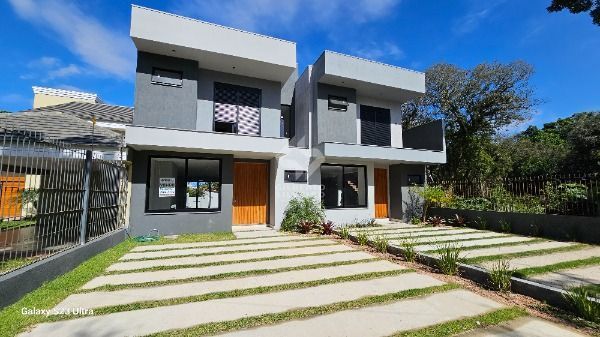Casa em Porto Alegre, no bairro Ipanema, com 3 dormitório(s), e 3 banheiros, à venda.