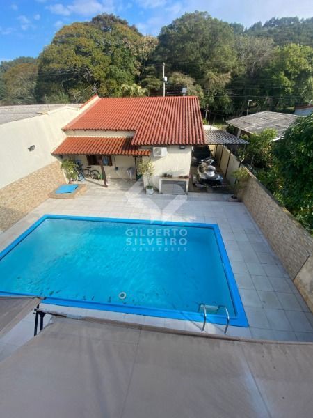 Casa para Venda - 300m², 2 dormitórios, sendo 1 suites, 2 vagas - Urubatã