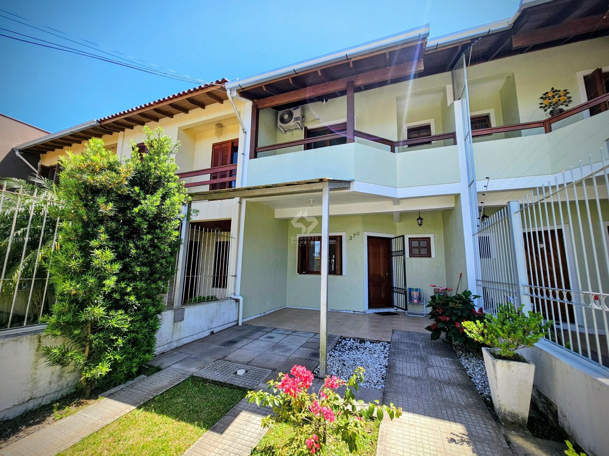 Casa 3 dormitórios com 180,00m² de área construída no Hipica Boulevard, próximo Escola Cesi e Desco Atacado !