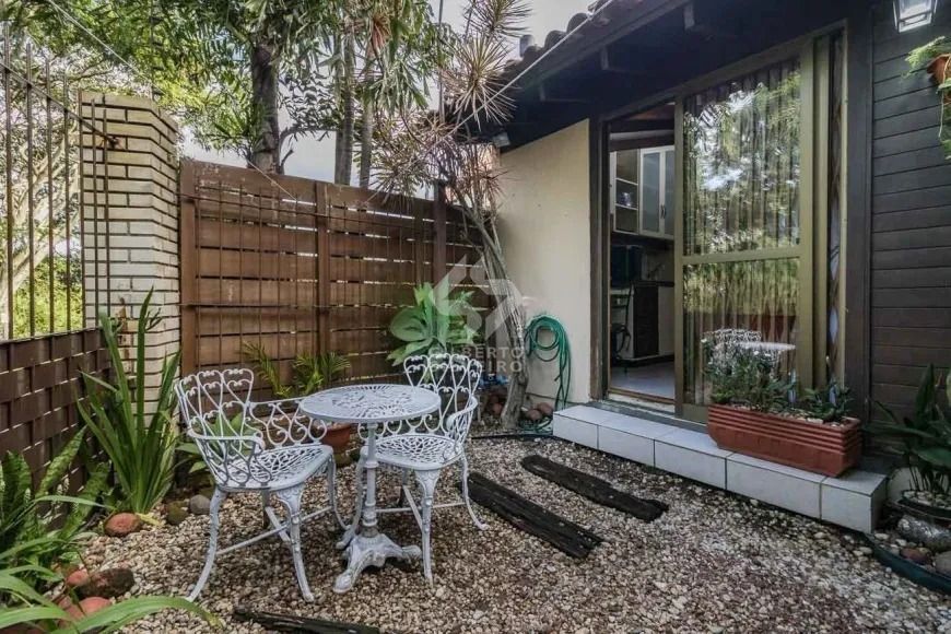 Casa em condomínio fechado com 3 dormitórios suíte  e lazer completo 101m²