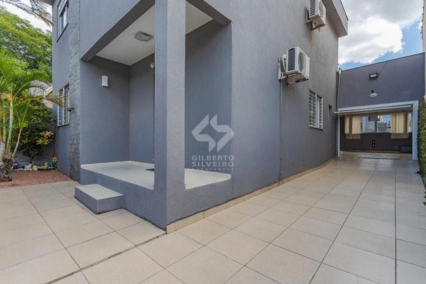 Casa térrea com 3 dormitórios, espaço gourmet e 3 vagas.