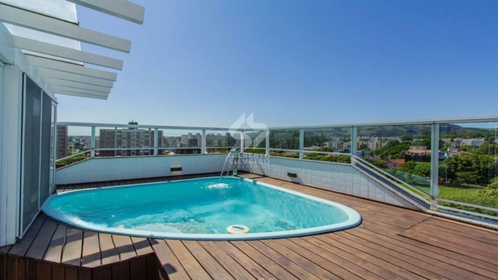 Cobertura mobiliada com piscina e vista 360° no Jardim Planalto – POA