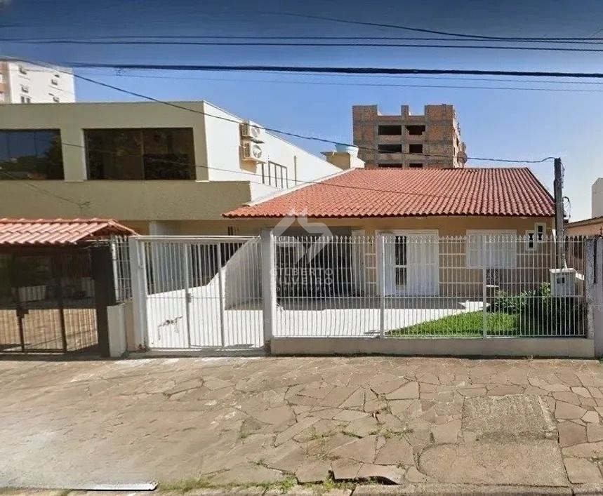 Casa com 3 suítes e pátio amplo no Jardim Itú em Porto Alegre