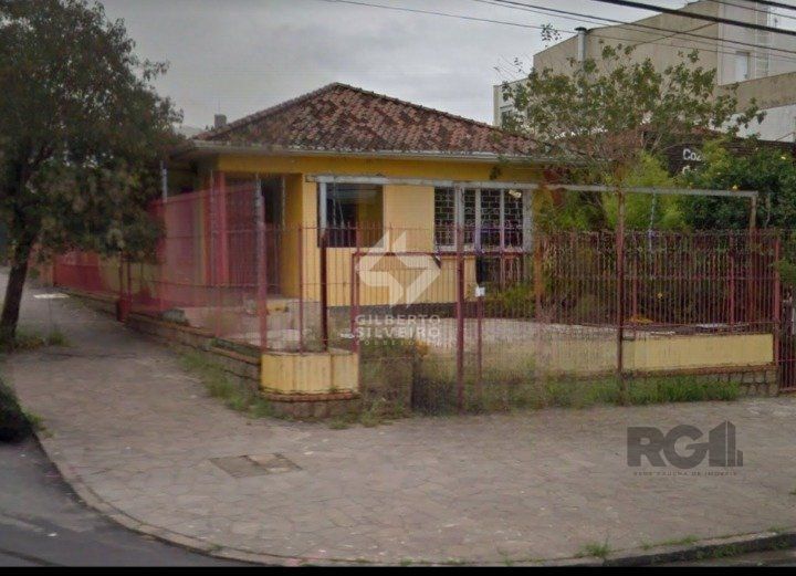 Terreno de esquina com área de 363m² localizado no bairro Vila Ipiranga em porto Alegre/RS.