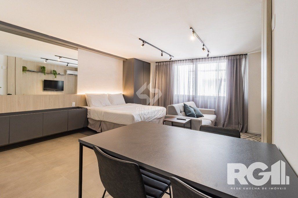 Apartamento no  Duque Center, localizado na Rua Duque de Caxias, Centro Histórico de Porto Alegre, uma das ruas mais charmosas e antigas de Porto Alegre,
