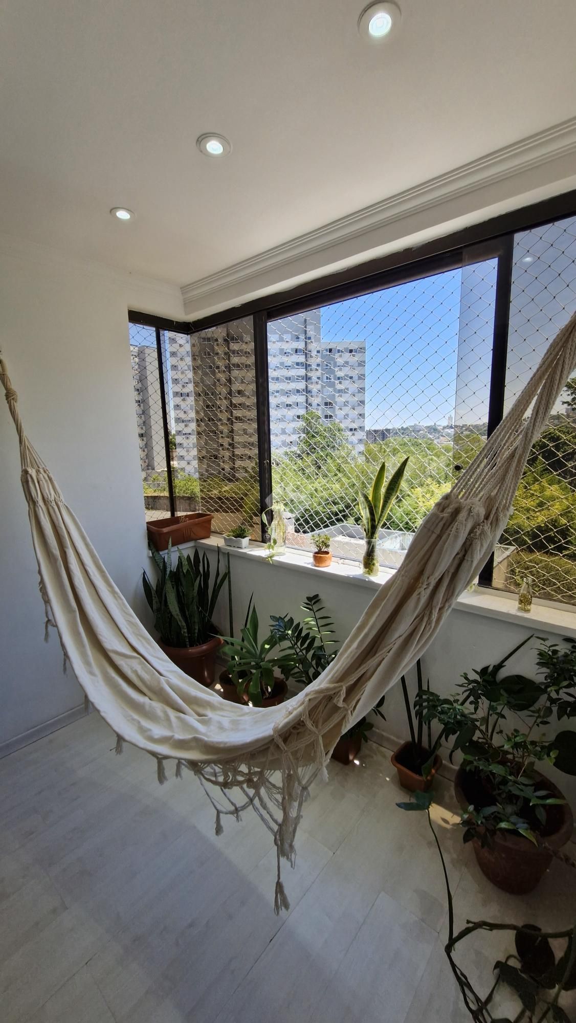 Excelente Apartamento de dois Dormitórios perto do Bourbon Aparício Borges.