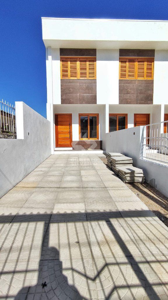 Sobrado Pronto, no Jardim Itu-Sabará: 2 Dormitórios, 1 Suíte.