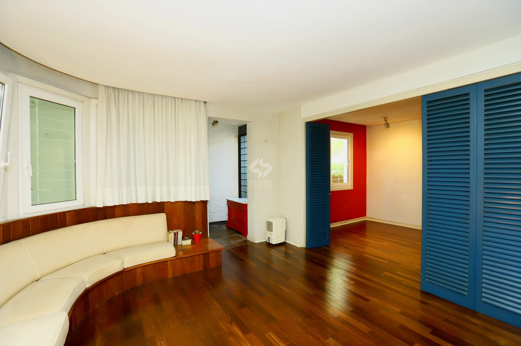 Casa no Bairro Petrópolis em Porto Alegre - Rua calma junto Av. Protásio Alves