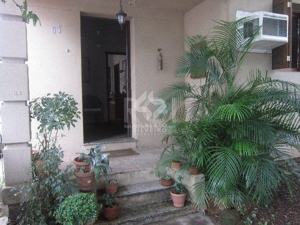 Casa para Venda - 137m², 1 dormitório, sendo 1 suites, 4 vagas - Floresta