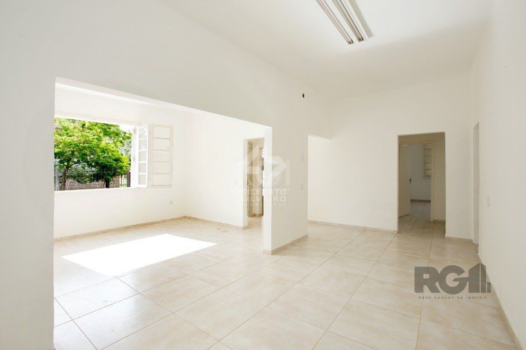 Prédio 3 andares. Composto de salas e apartamentos