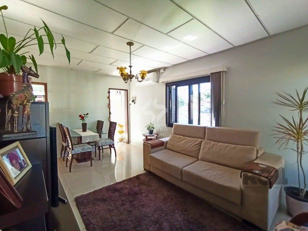 Casa com 3 quartos espaçosos, 2 banheiros bem distribuídos e 2 vagas de garagem