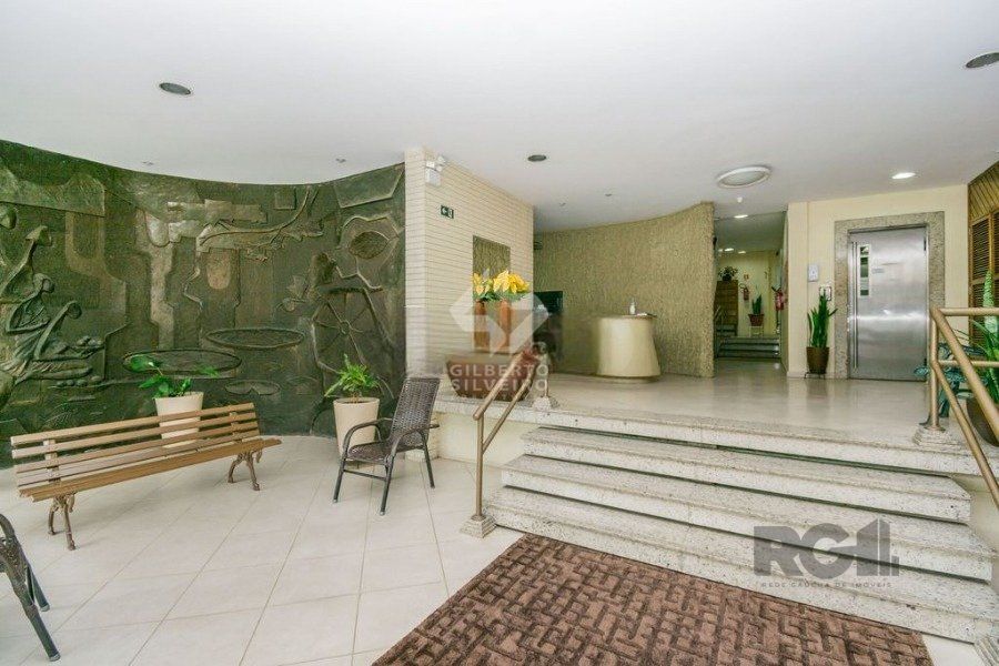 Ampla apartamento 3 dormitorios,living 2 ambientes na Cidade Baixa, com 2 garagem,