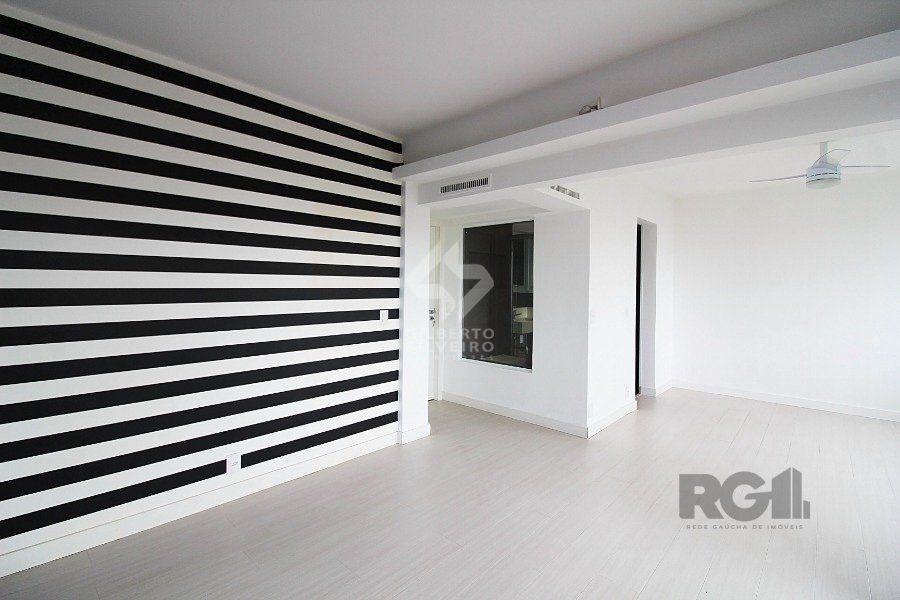 Venda Apartamento 3 quartos,  no bairro Moinhos de Vento com 2 banheiros, 1 lavabo, sem garagem