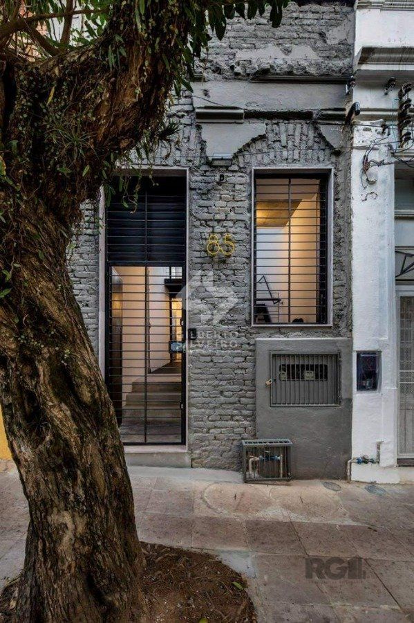 Prédio Comercial de Design Contemporâneo na Rua Coronel Fernando Machado, no Centro de Porto Alegre