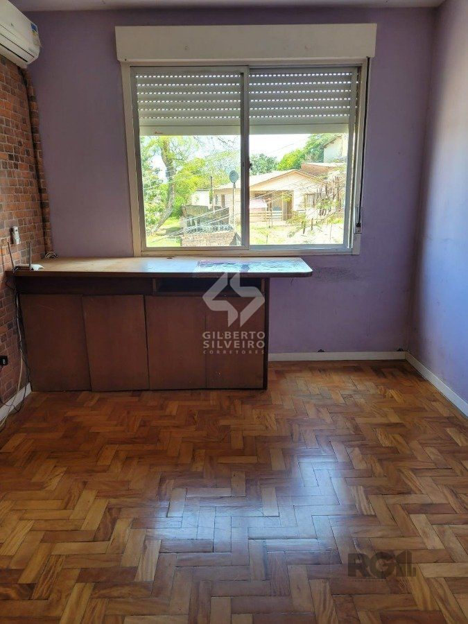 Apartamento 2 dormitórios com vaga no Bairro Cristal.