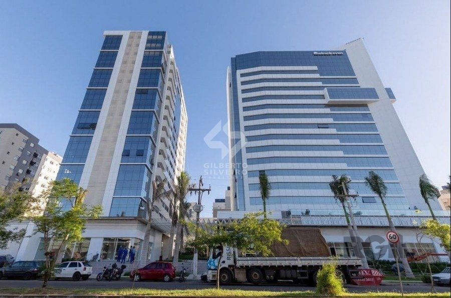 AMPLO CONJUNTO COMERCIAL COM 81 M2  NO HOM NILO