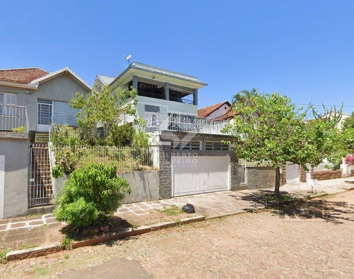 Casa com 167m², 4 dormitórios, 2 suítes, 2 vagas no bairro Santa Tereza