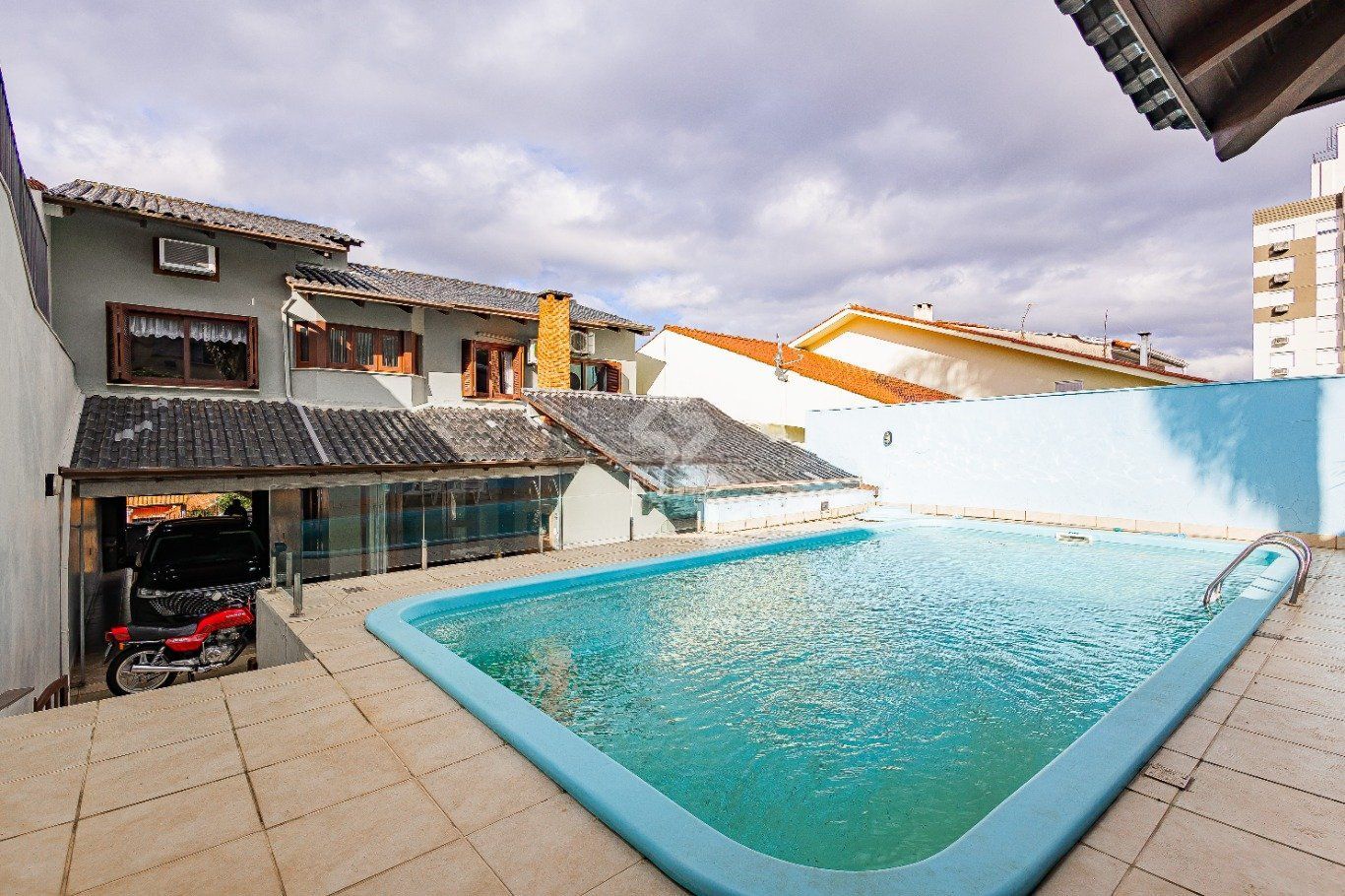 Casa de 4 dormitórios e 208m² à venda no Bairro Jardim Botânico, Porto Alegre.
