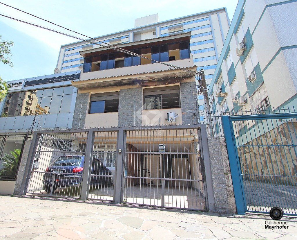 Casa para Venda - 300m², 6 dormitórios, sendo 1 suites, 3 vagas - Menino Deus
