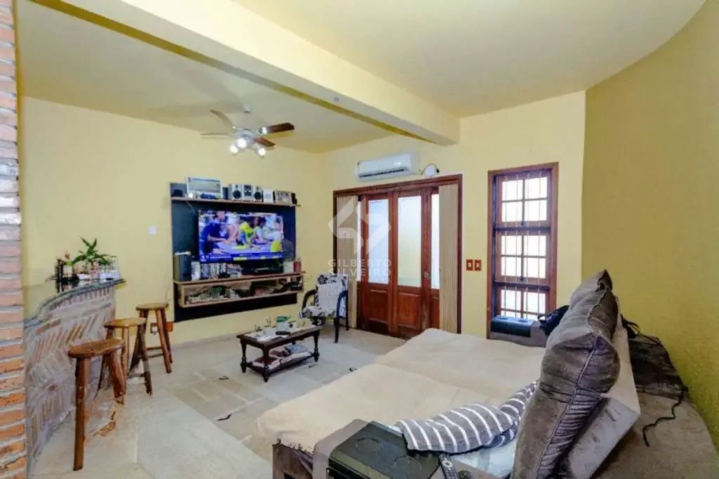 Casa à venda com 3 dormitórios, 1 suíte e espaço gourmet em terreno alto