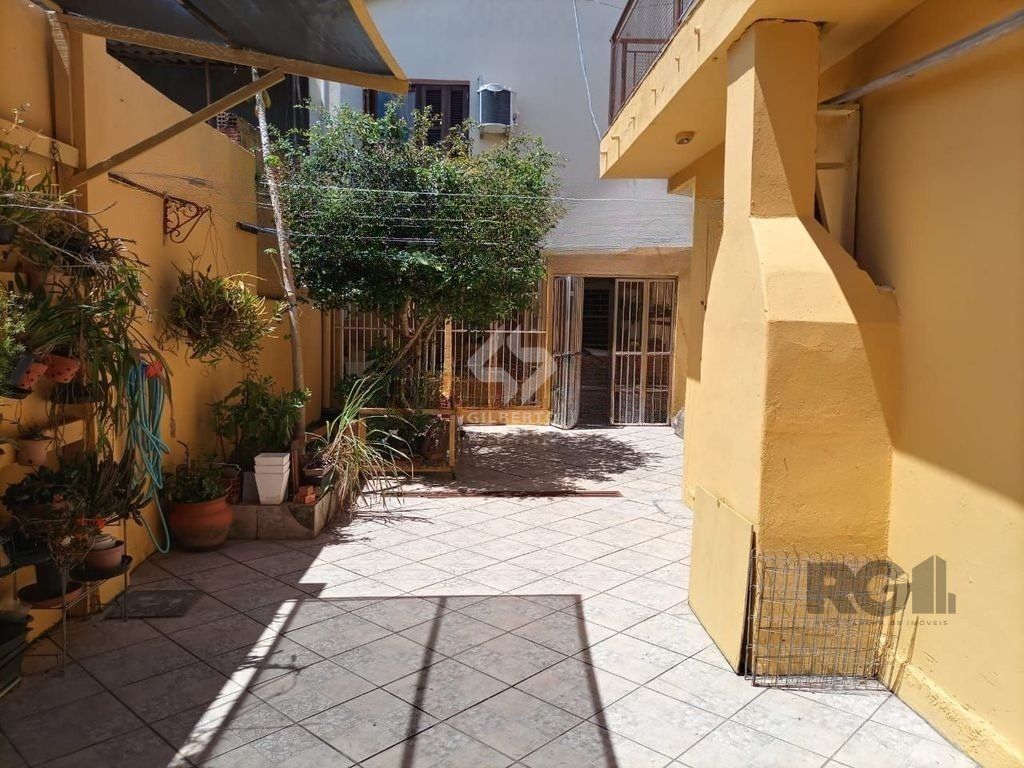 Casa 4 dormitórios no bairro Vila Ipiranga