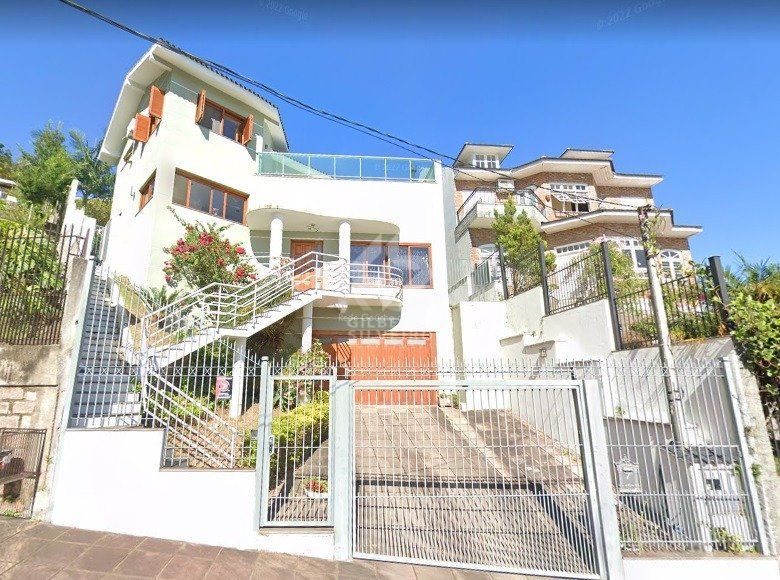 Casa para Venda - 279m², 3 dormitórios, sendo 1 suites, 4 vagas - Teresópolis