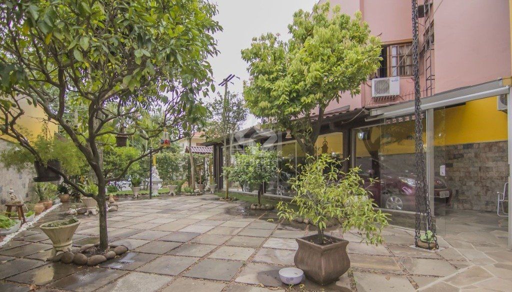 Casa para Venda - 252m², 3 dormitórios, sendo 1 suites, 3 vagas - Parque Santa Fé