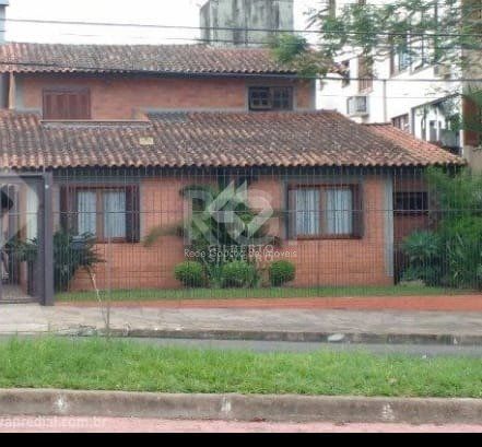 Casa para Venda - 220m², 3 dormitórios, sendo 1 suites, 2 vagas - Jardim Itu