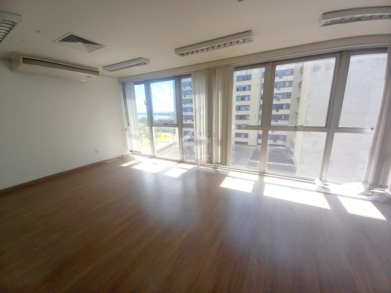 Sala Comercial à venda, 47m², Centro Histórico - Porto Alegre