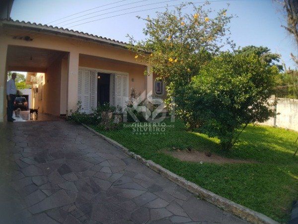Casa para Venda - 252m², 3 dormitórios, 2 vagas - Belém Novo