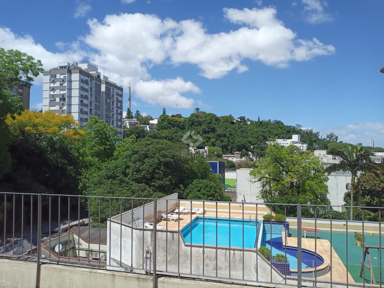 Cobertura de 2 quartos, 2 banheiros e 1 vaga de garagem no bairro Menino Deus