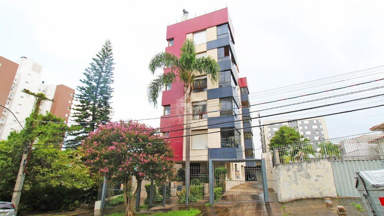 Apartamento de dois dormitórios e uma vaga de garagem na Rua Marcelo Gama, bairro Auxiliadora em Porto Alegre.