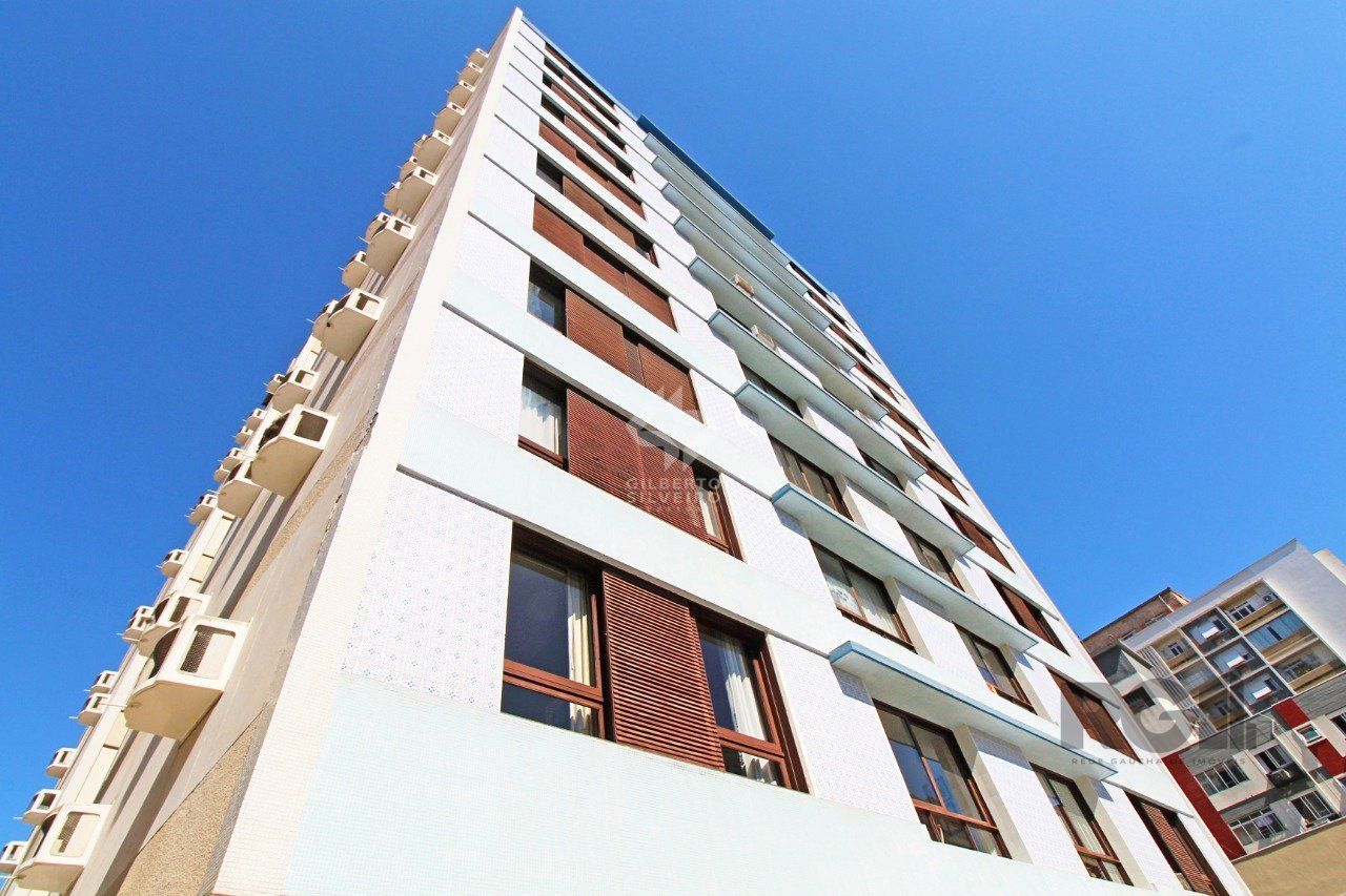Apartamento de três quartos, suíte e uma vaga de garagem no bairro Independência em Porto Alegre.