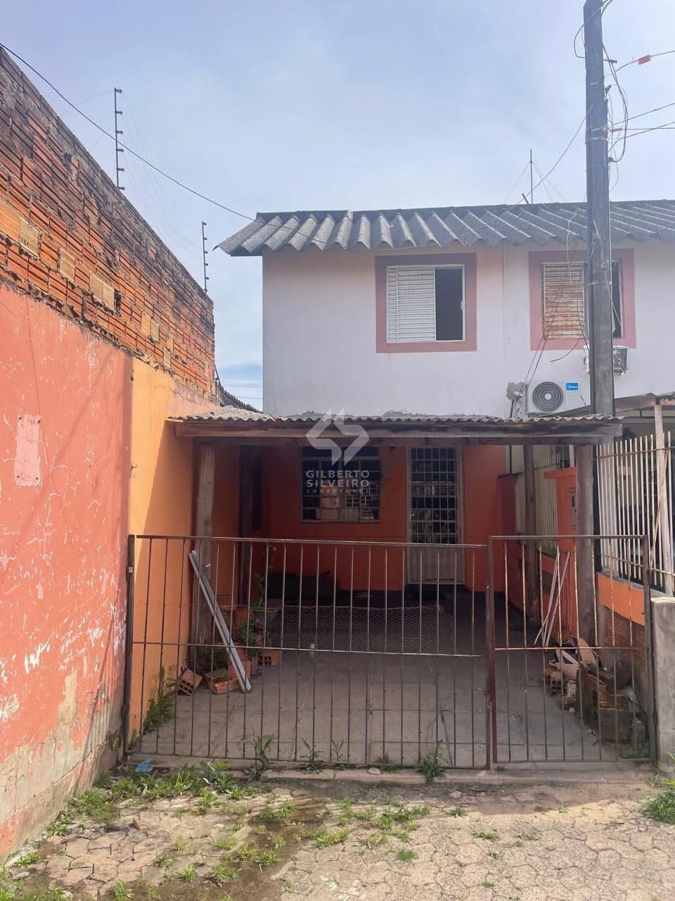 Sobrado com 2  dormitórios- Restinga