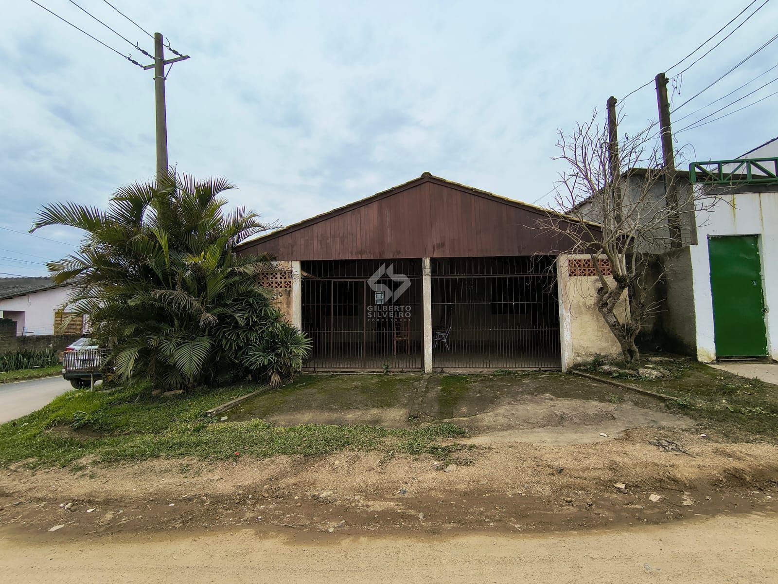 Casa de esquina com 3 dormitórios no bairro Campo Novo