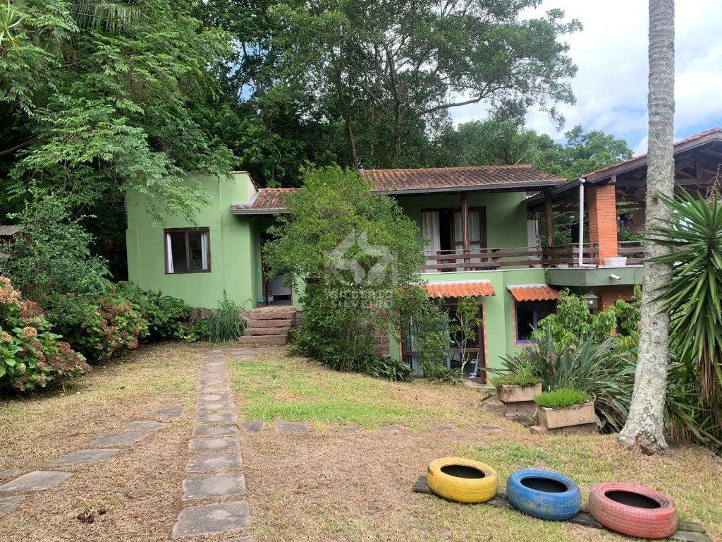 Terreno de 5.280 m², com 3 casas, no bairro Ponta Grossa, em Porto Alegre.