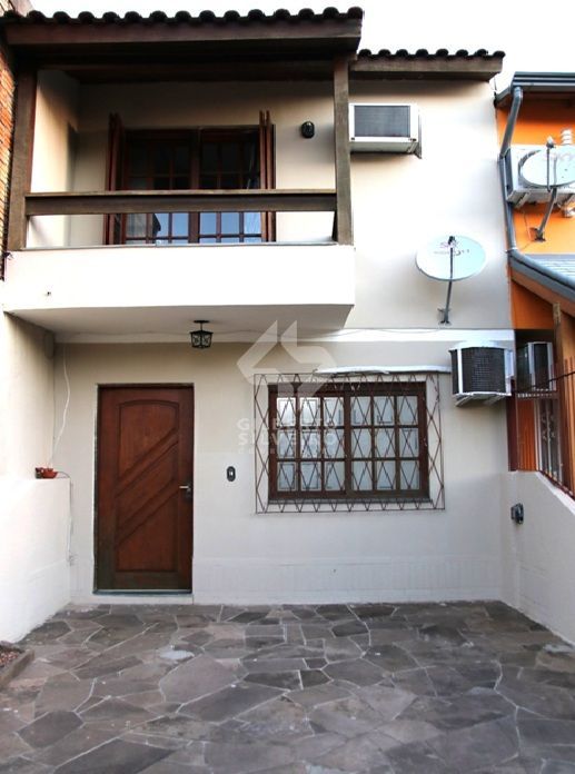 Casa sobrado na Hípica de 2 dormitórios e 2 vagas