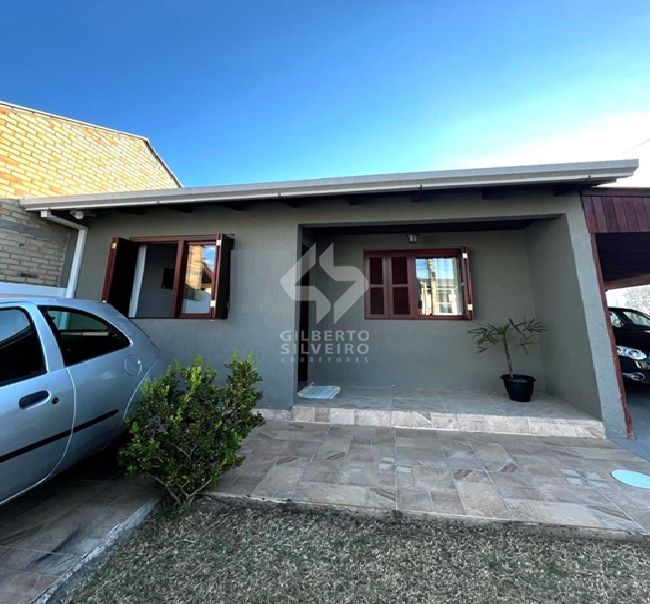 Casa térrea de 3 dormitórios e amplo pátio