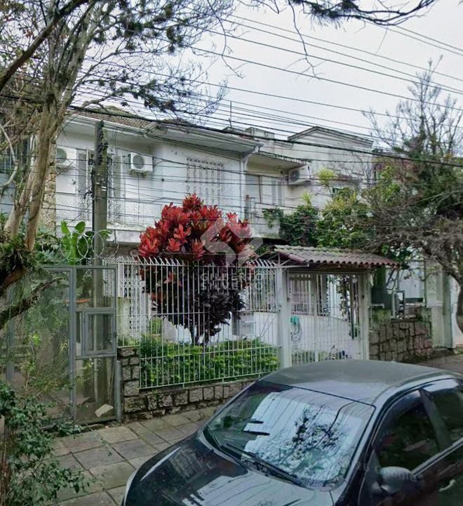 Casa sobrado no bairro Higienópolis de 3 dormitórios e 2 vagas