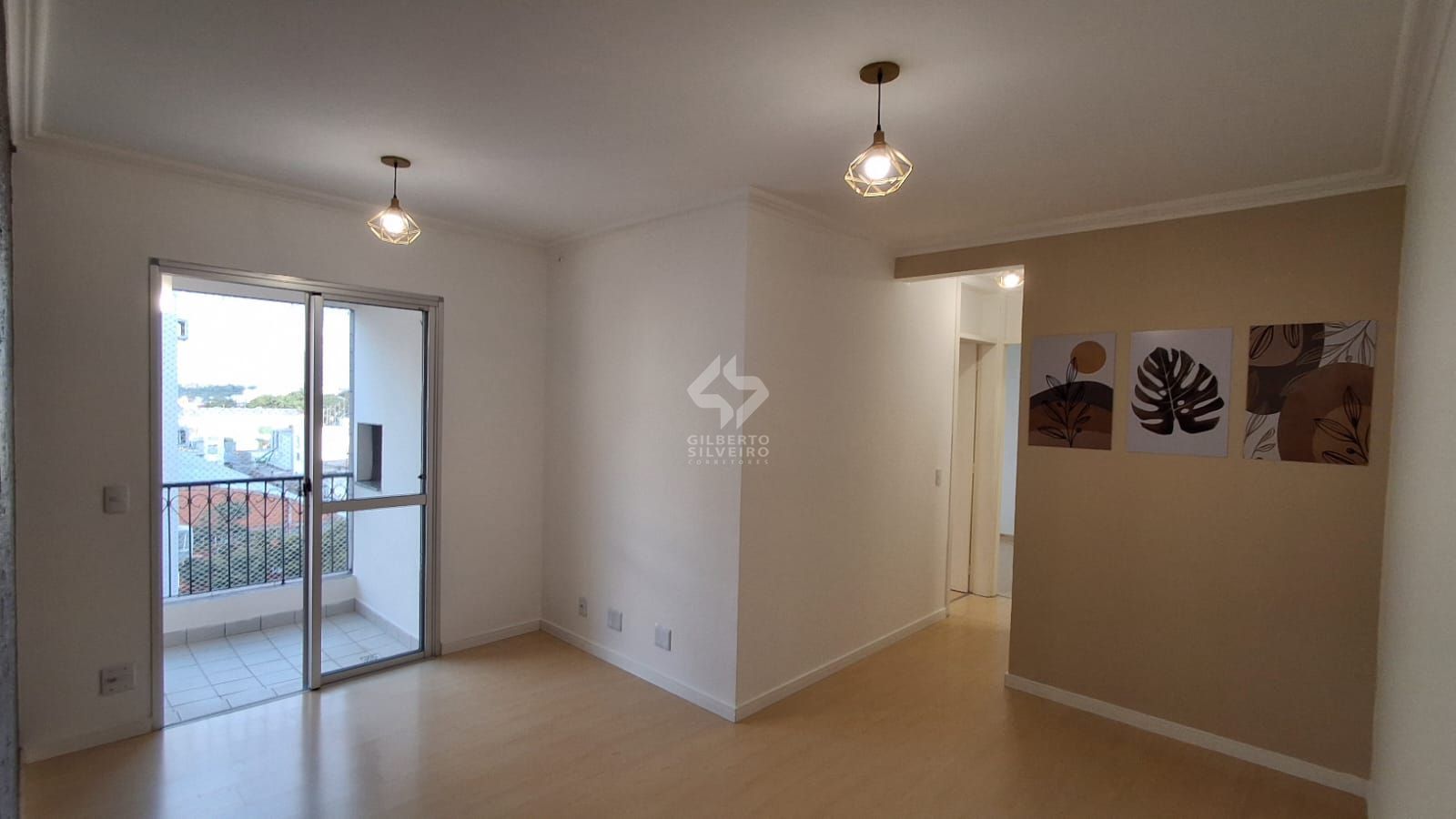 Apartamento de 2 dormitórios, 1 vaga e elevador no  bairro Sarandi