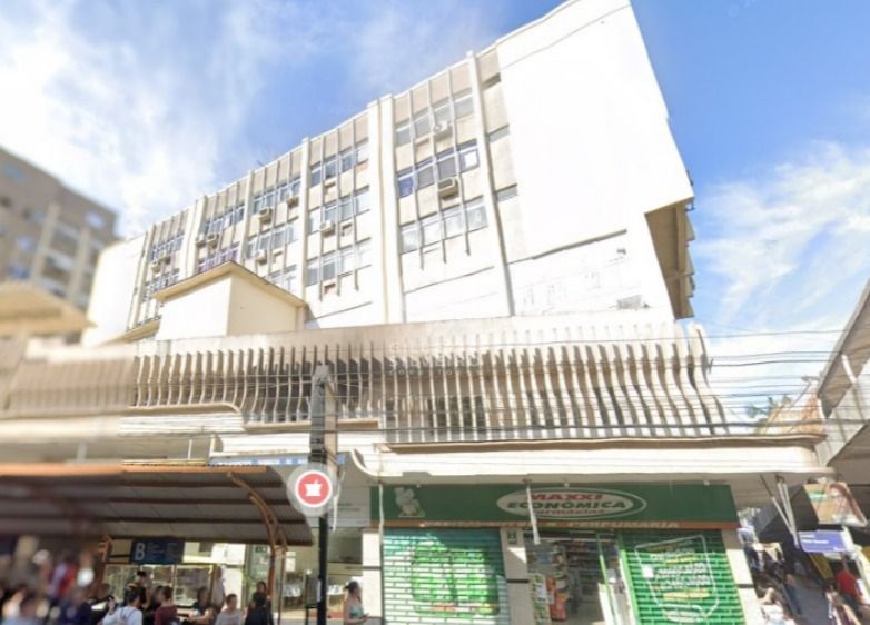 Apartamento com 2 quartos, elevador no centro de Canoas.