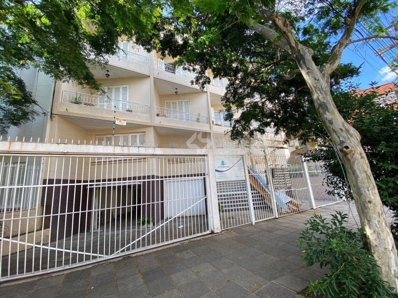 Apartamento térreo de 2 dormitórios no bairro Moinhos de Vento