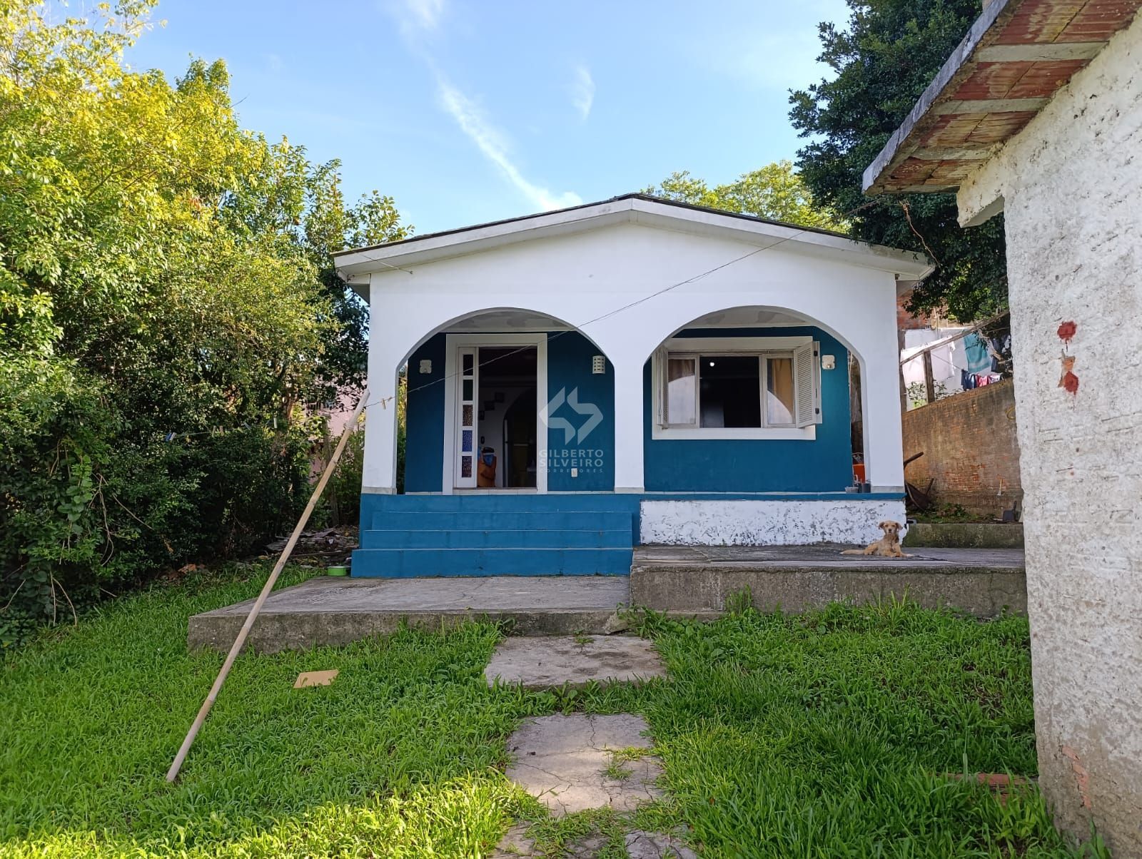 Casa de 2 quartos , pátio, 1 vaga no bairro Lomba do Pinheiro