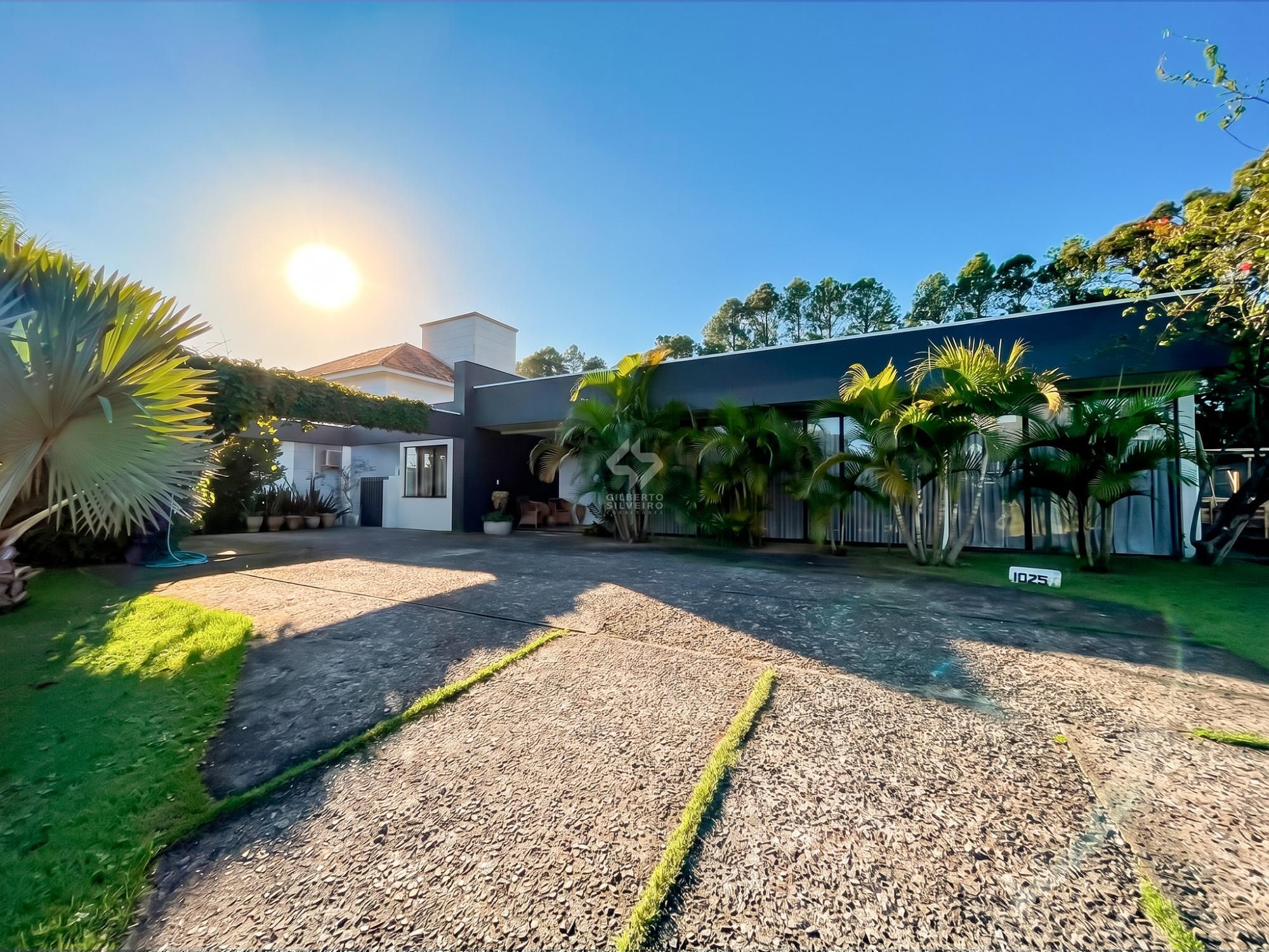Linda Residência com 3 amplas suítes no Terra Ville.