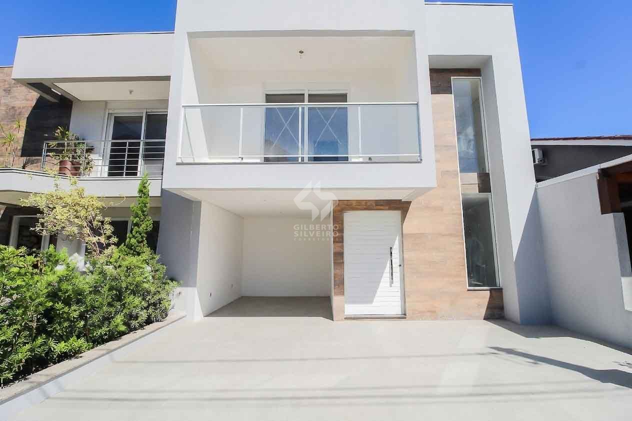 Casa em condomínio 4 D, sendo um dormitório no térreo, 168 m², garagem coberta