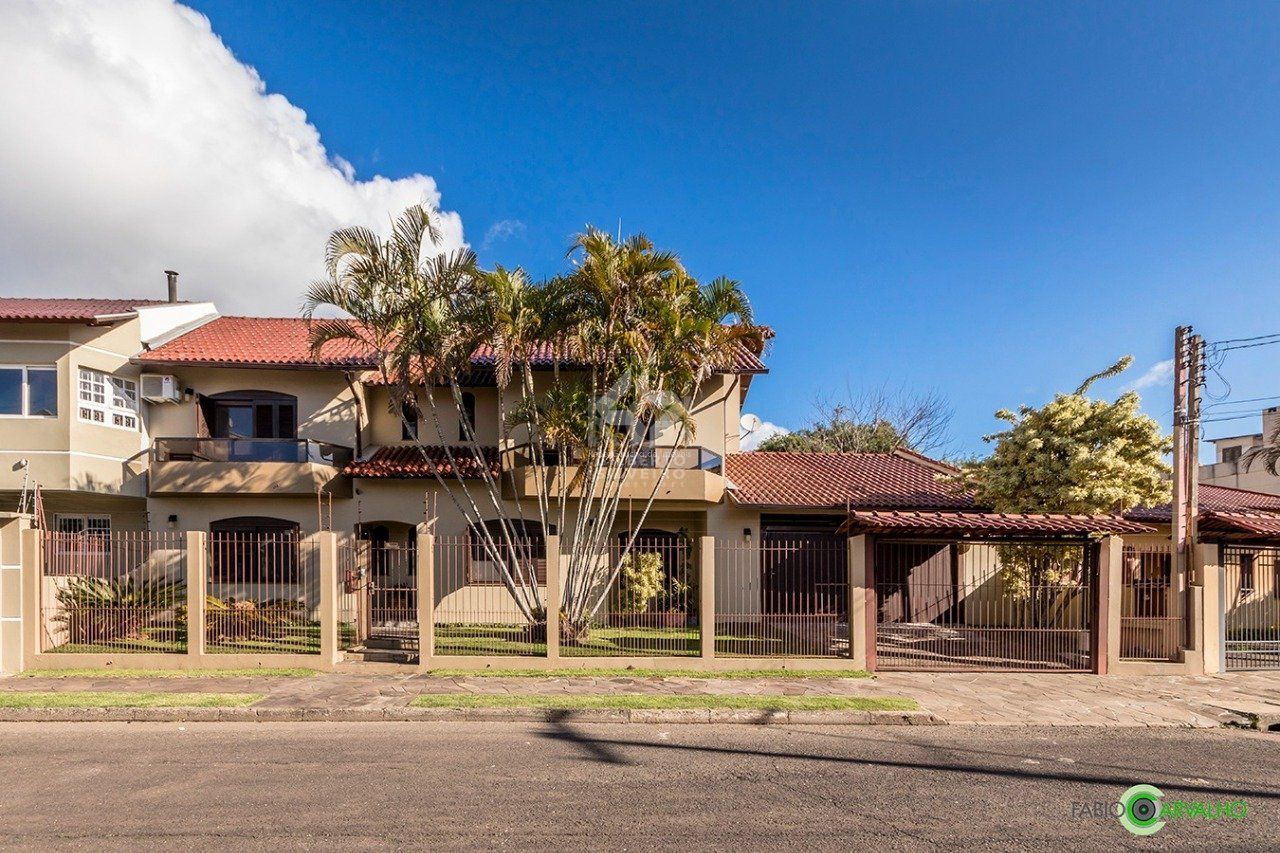 Sobrado para Venda - 335m², 4 dormitórios, sendo 2 suites, 3 vagas - Petrópolis